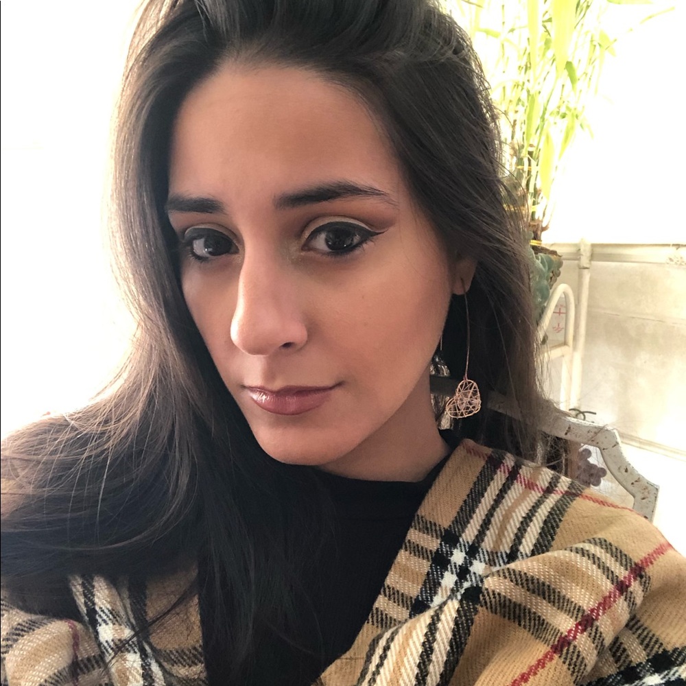 Meet your Posher, Alexandra